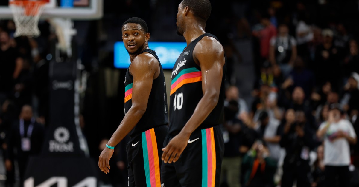 Week in Review: Veterans help lead shorthanded Spurs to a couple of home victories