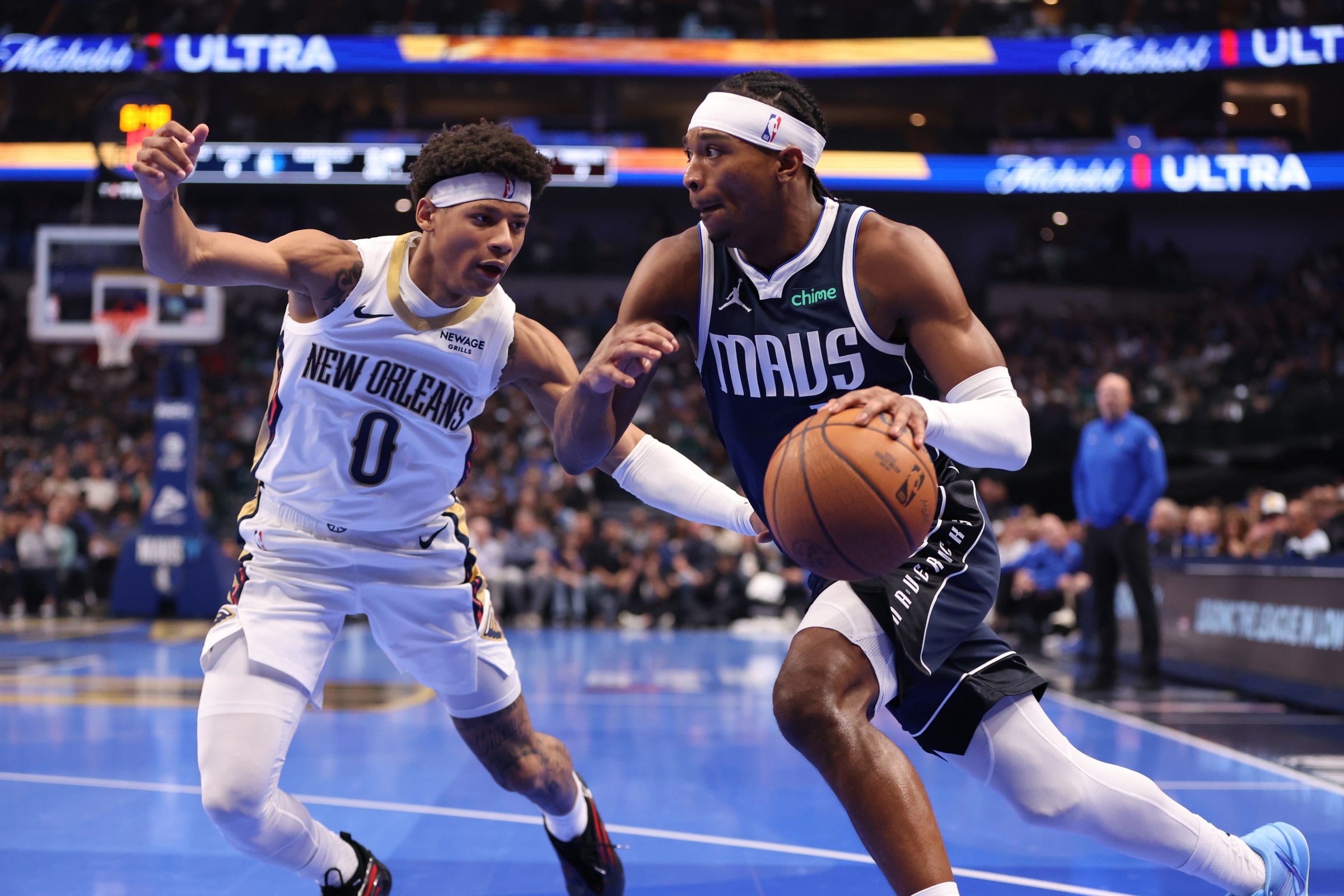 DALLAS, TX - NOVEMBER 21: Brandon Williams #10 of the Dallas Mavericks dribbles the ball during the game against the New Orleans Pelicans during the 2025-26 Emirates Cup on November 21, 2025 at American Airlines Center in Dallas, Texas. NOTE TO USER: User expressly acknowledges and agrees that, by downloading and or using this photograph, User is consenting to the terms and conditions of the Getty Images License Agreement. Mandatory Copyright Notice: Copyright 2025 NBAE (Photo by Sam Hodde/NBAE via Getty Images)