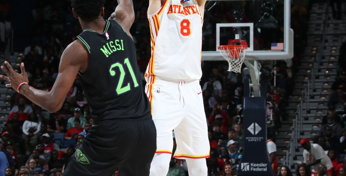 Porziņģis leads Hawks past Pelicans in 115–98 victory.