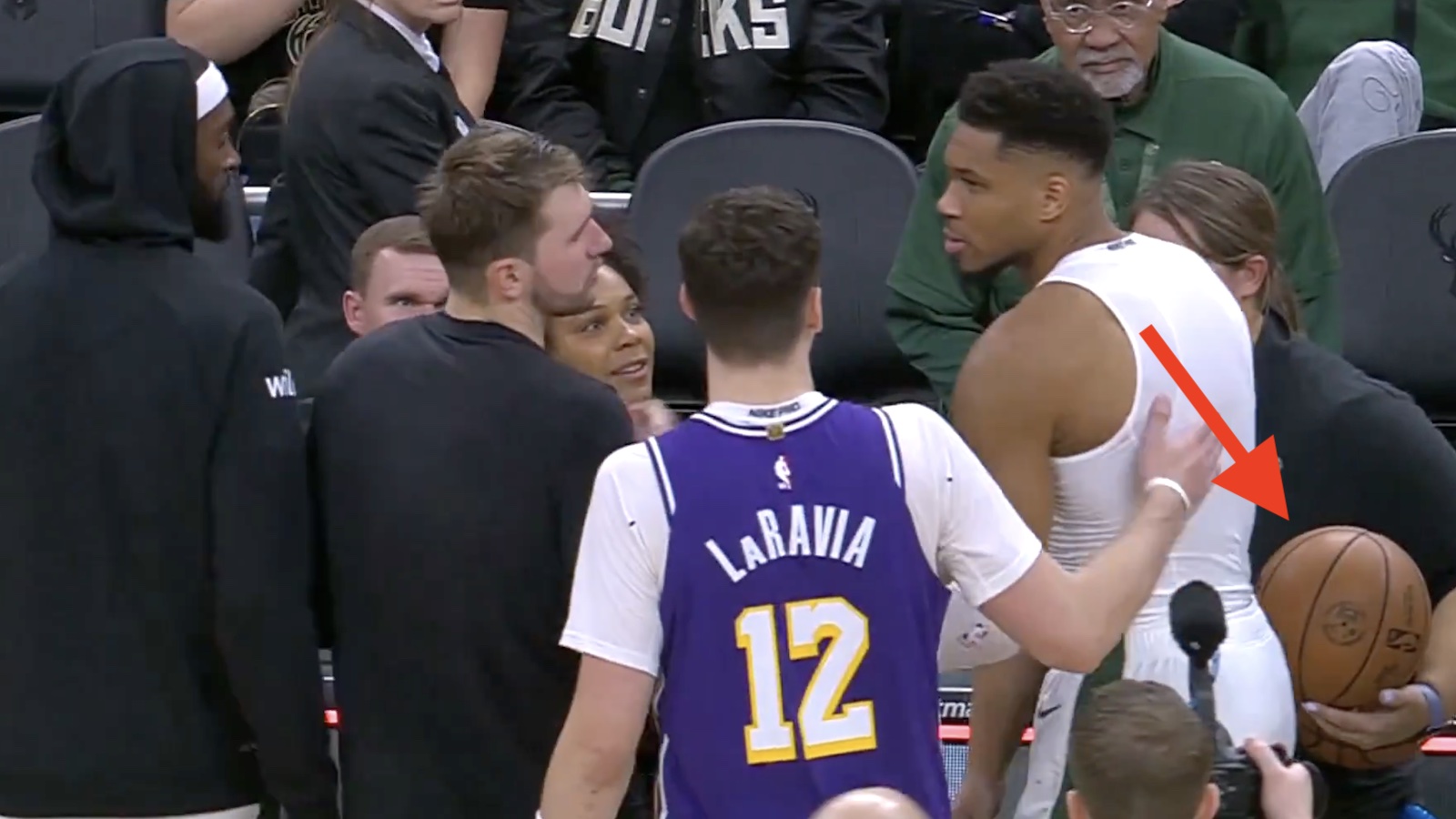 Giannis Antetokounmpo pulled classy move to help Lakers rookie after his NBA debut