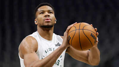 Is Giannis Antetokounmpo playing tonight? Milwaukee Bucks star's injury update and status against Sacramento Kings game revealed (11-01-2015)