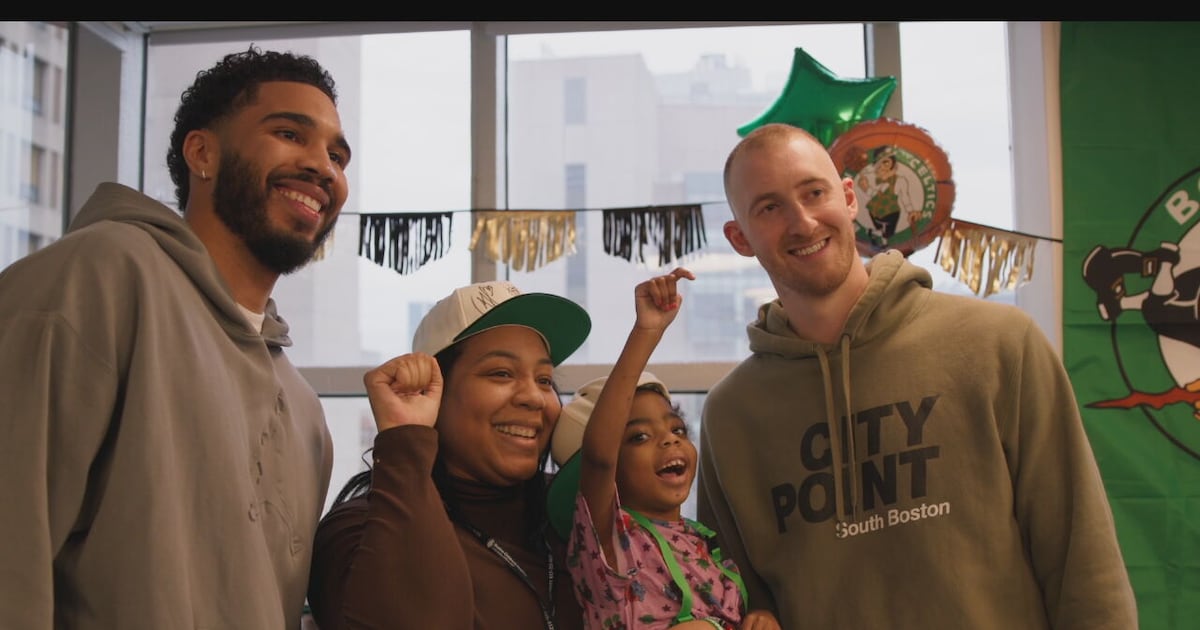 Celtics players visit Boston Children’s Hospital – Boston 25 News