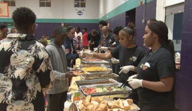 Hornets’ Collin Sexton serves Thanksgiving meals to local kids – WSOC TV