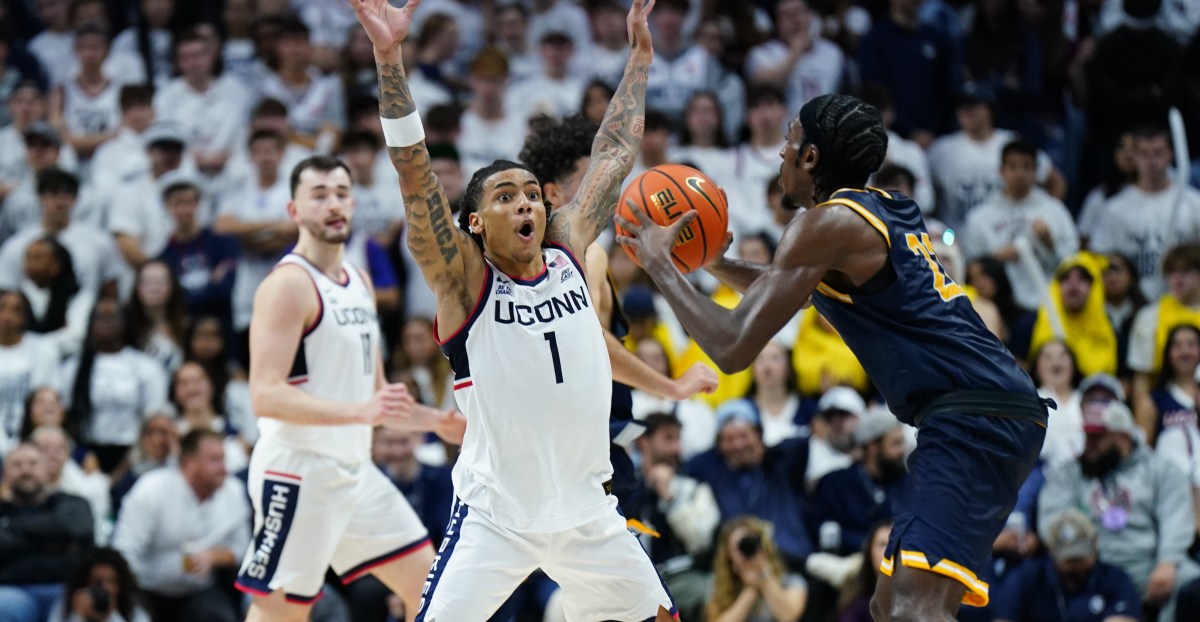 UConn men’s basketball rises to No. 3 in AP Top 25