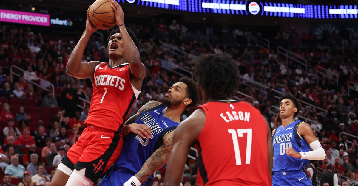 Rockets win fourth in a row, down Mavs 110-102