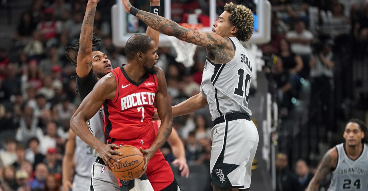 Spurs show character in ugly, chaotic win over the Rockets