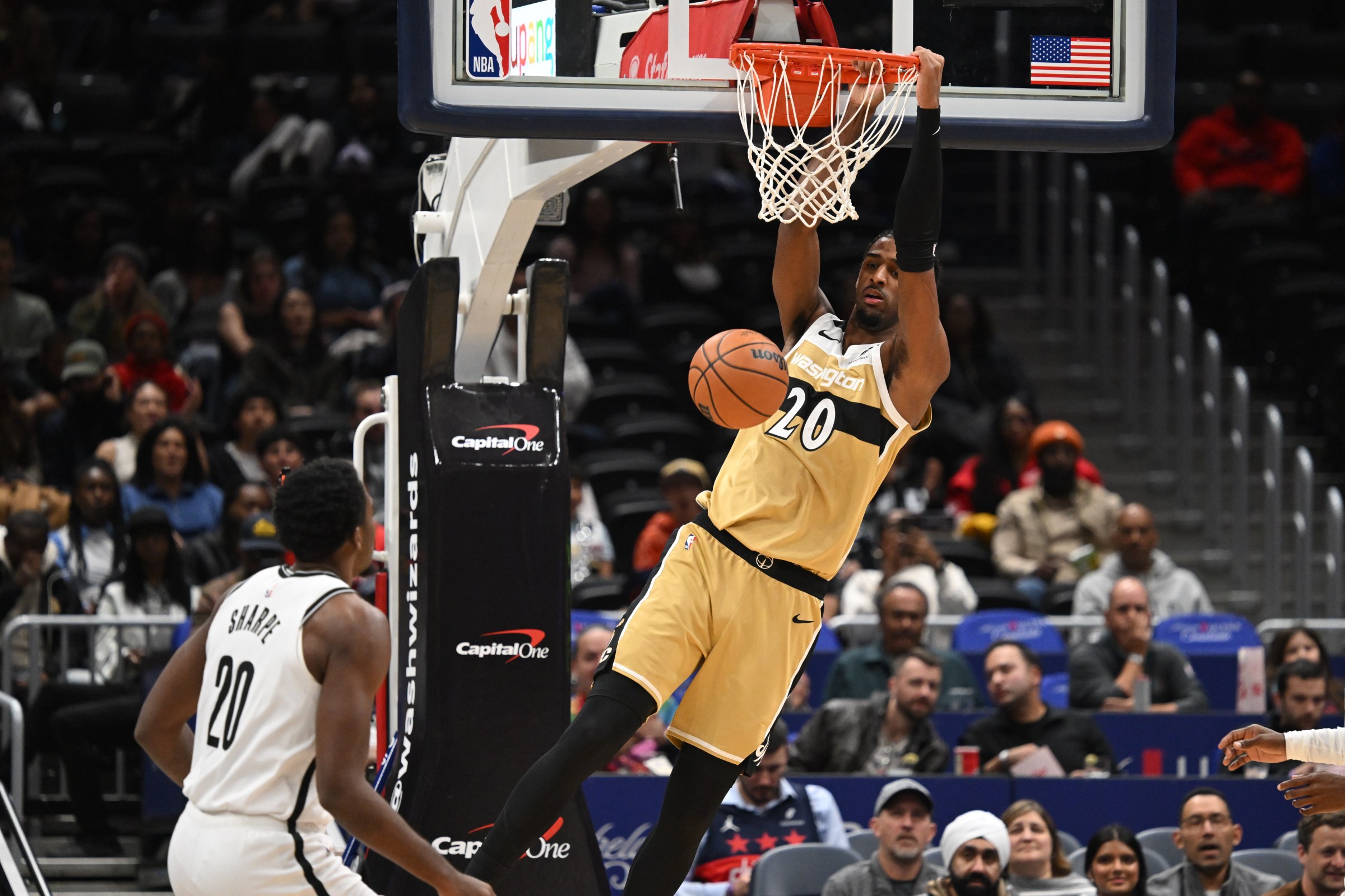 Washington Wizards big man dunks against the Brooklyn Nets.