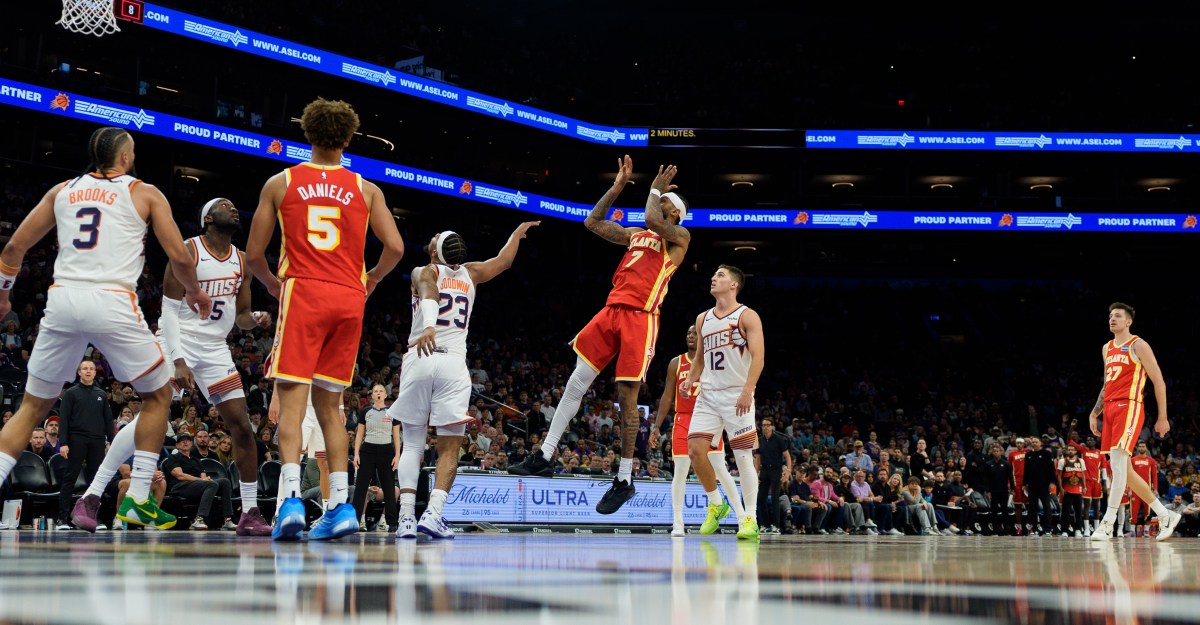 Hawks rally behind 47-point fourth quarter to claim comeback victory over Suns