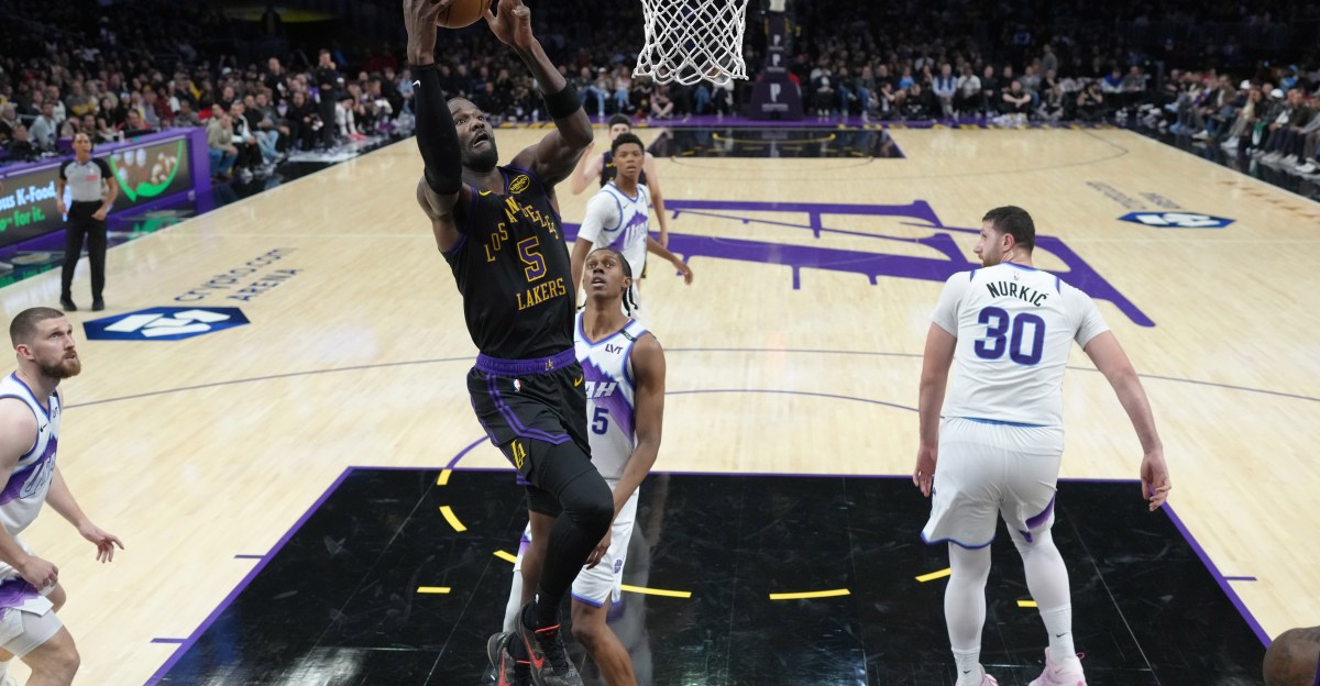Lakers Injury Report: Deandre Ayton leaves game with knee contusion