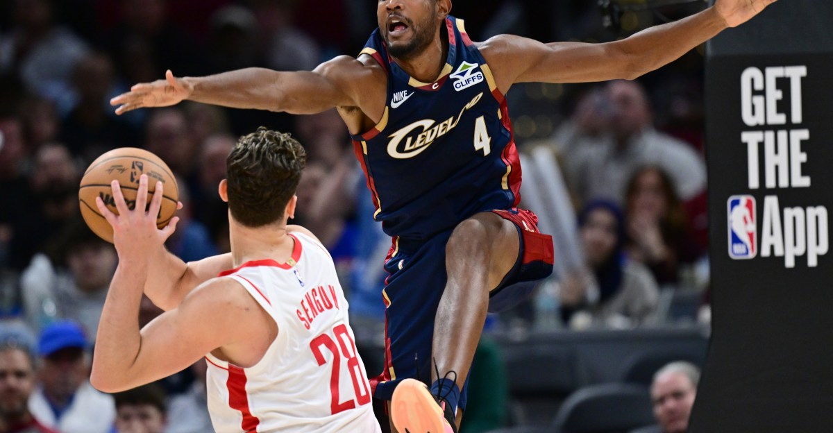 Rockets rattle to win over Cavaliers 114-104