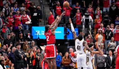 Los Angeles Clippers forward Kawhi Leonard, left, shoots and make a game-winning shot as New Orleans Pelicans guard Saddiq Bey defends during the second half of an NBA basketball game against Friday, Oct. 31, 2025, in Inglewood, Calif. (AP Photo/Mark J. Terrill)