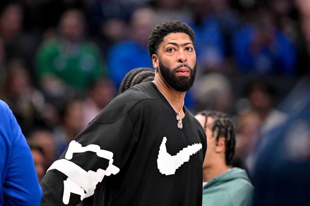 Mavericks Star Anthony Davis Makes Feelings Known On Viral Trade Rumors