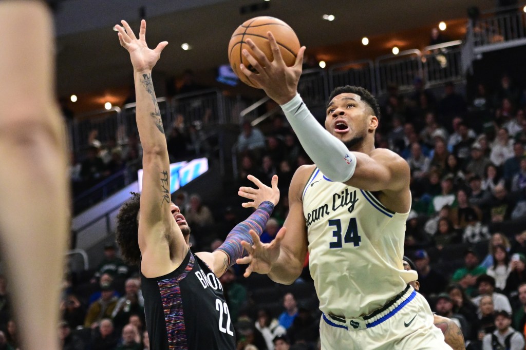Milwaukee Bucks forward Giannis Antetokounmpo (34) makes a layup against Brooklyn Nets forward Jalen Wilson (22).