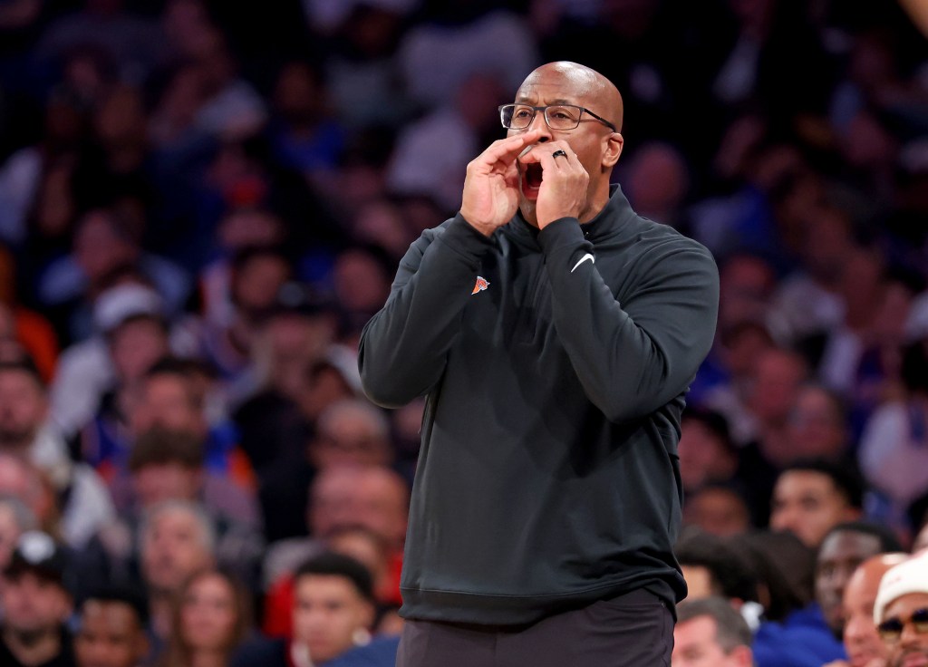 New York Knicks head coach Mike Brown reacts on the sideline during the second quarter.