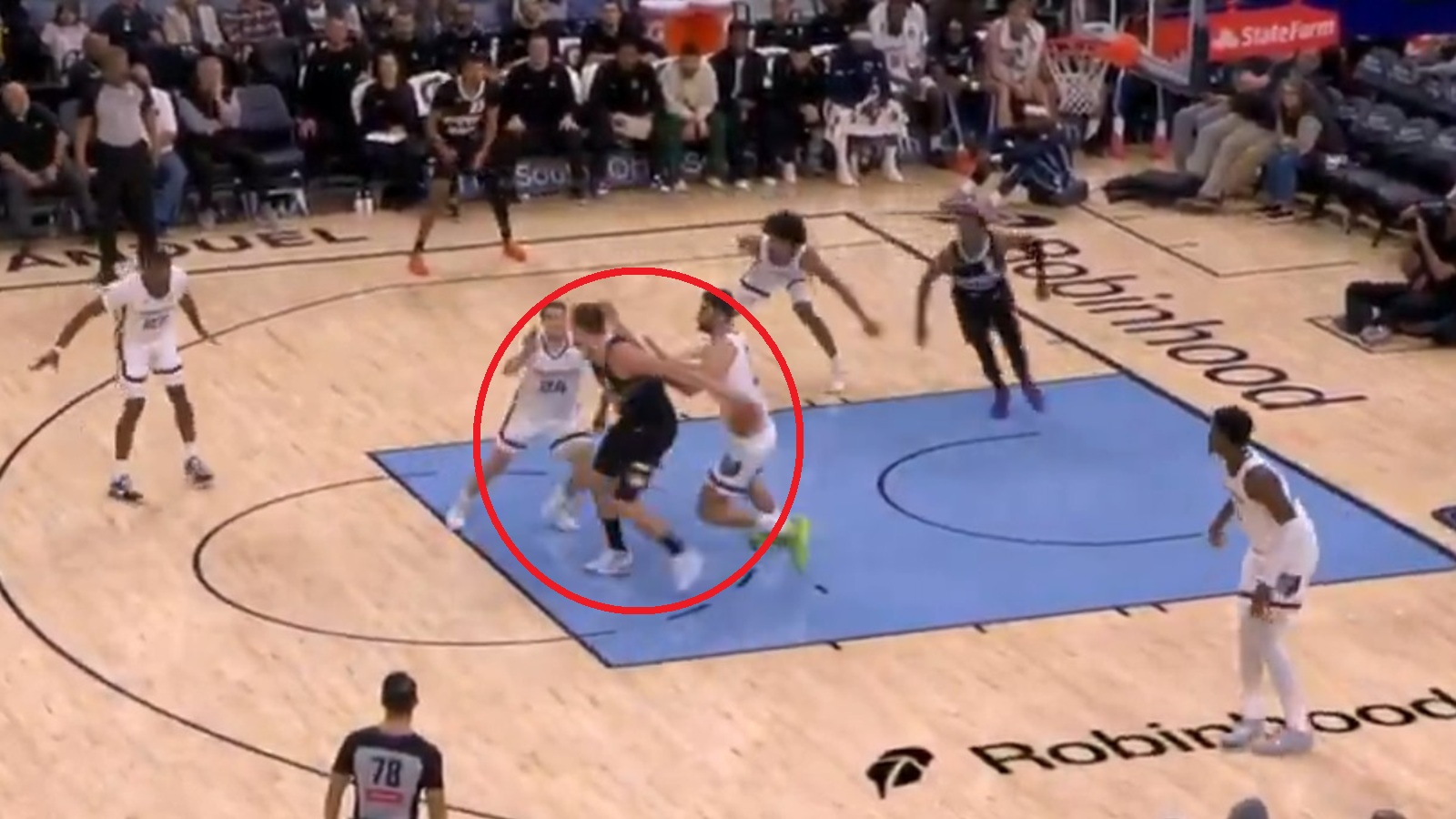 Nikola Jokic passing the ball