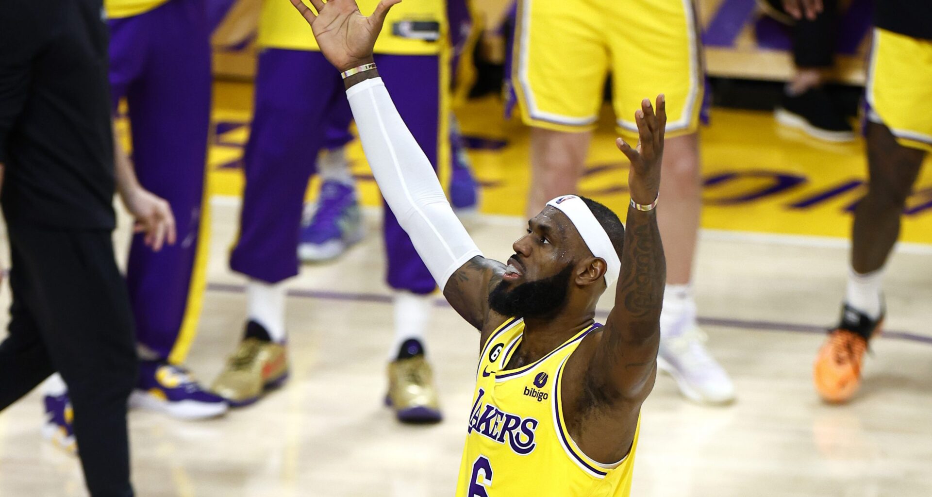 LeBron’s Season Debut Powers Lakers’ Win Over Jazz