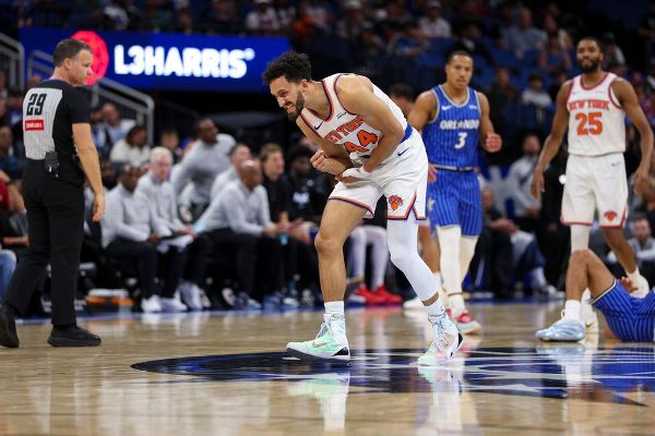Knicks guard Landry Shamet exits with shoulder injury