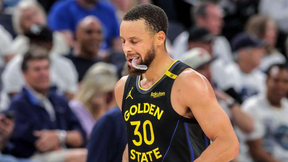 Warriors guard Curry out at least a week