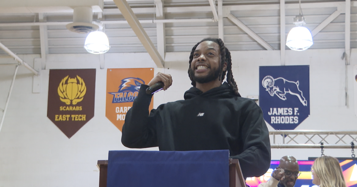 Darius Garland helps reward CMSD students with 'Perfect 10 Attendance Program'