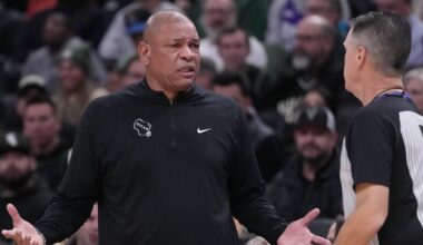 Giannis Antetokounmpo's injury puts more pressure on slumping Bucks