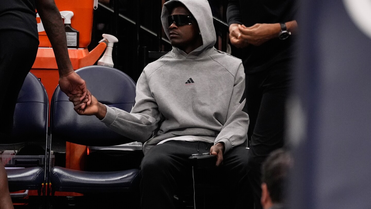 Wolves lean on Randle and role players for win after Edwards exits early