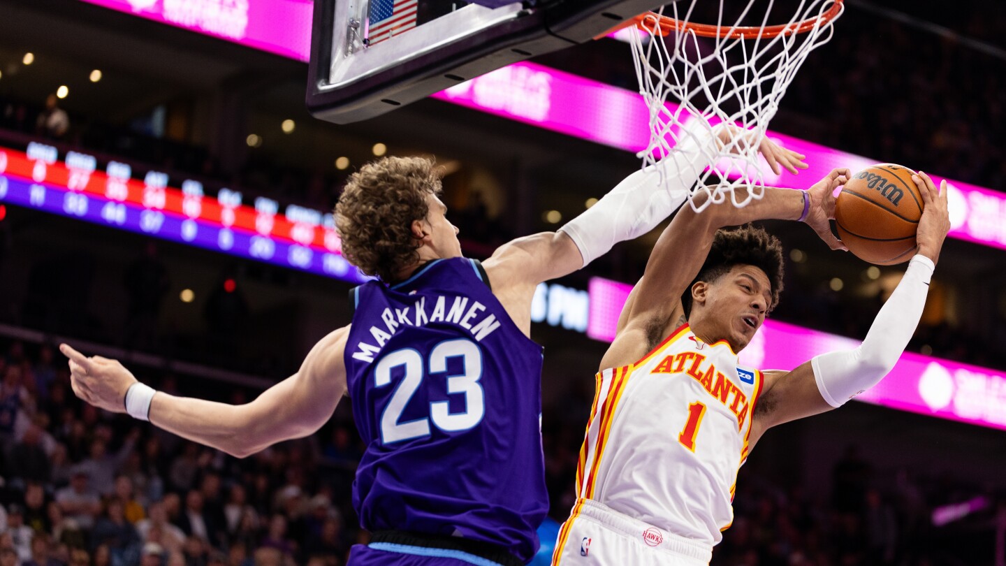 Jalen Johnson's career-best effort leads the Hawks past the Jazz