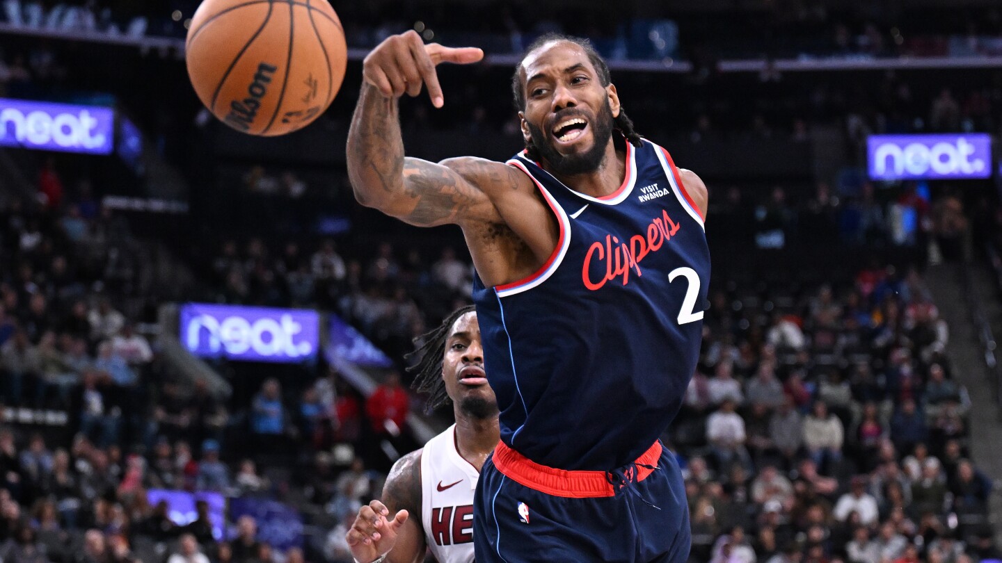 Kawhi Leonard to miss 'the next few games' for the Clippers with sprained ankle, Lue says