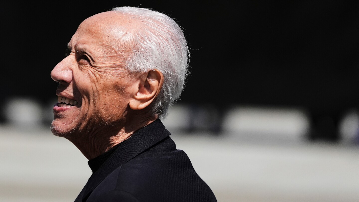 Basketball Hall of Fame player, coach Lenny Wilkens dies at 88