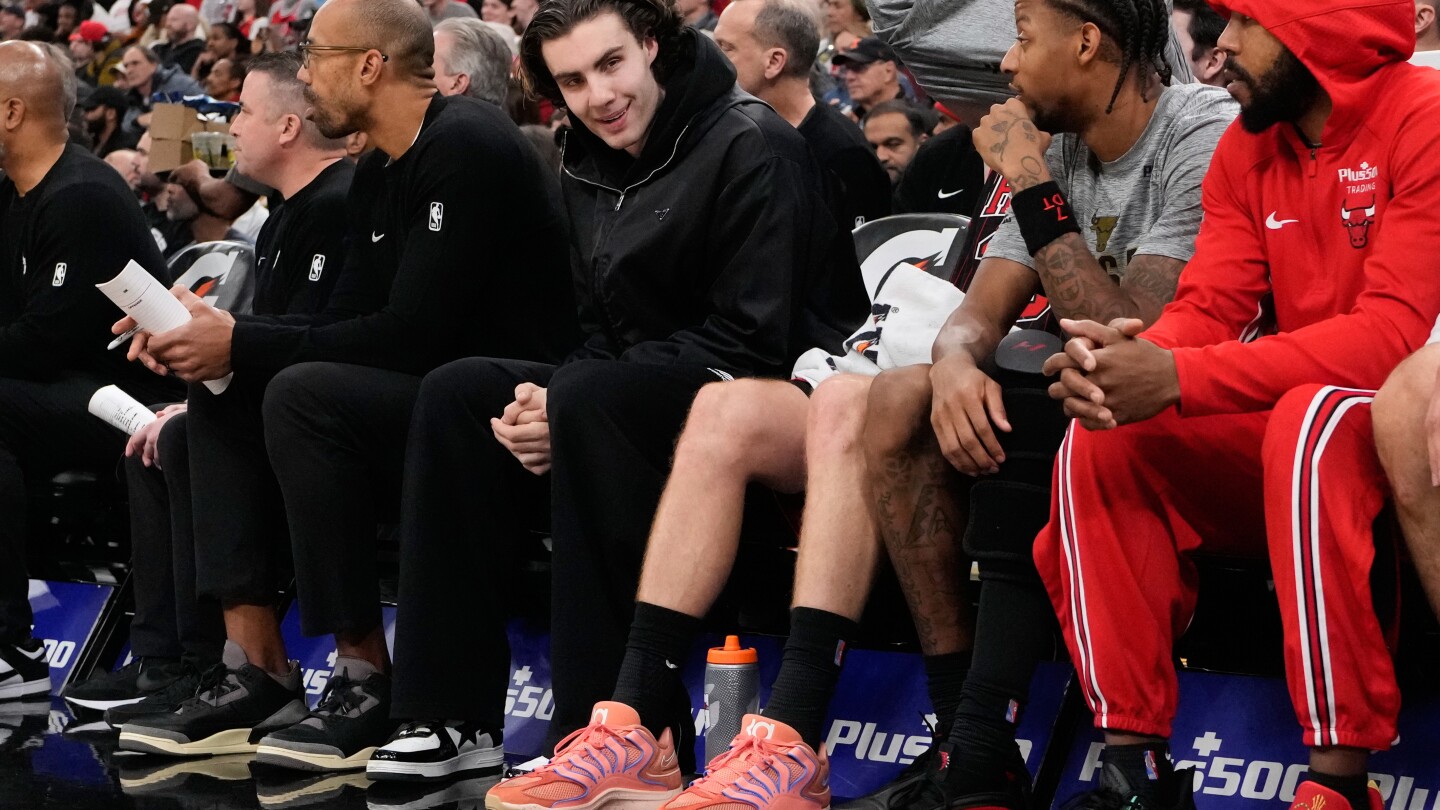 Bulls guard Josh Giddey misses game against Spurs with sprained ankle