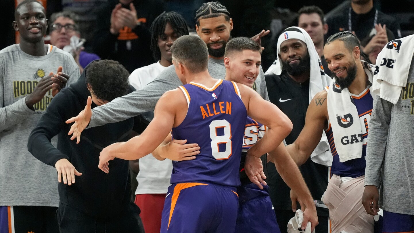 Grayson Allen has 10 3s, 42 points in Suns' rout of Pelicans
