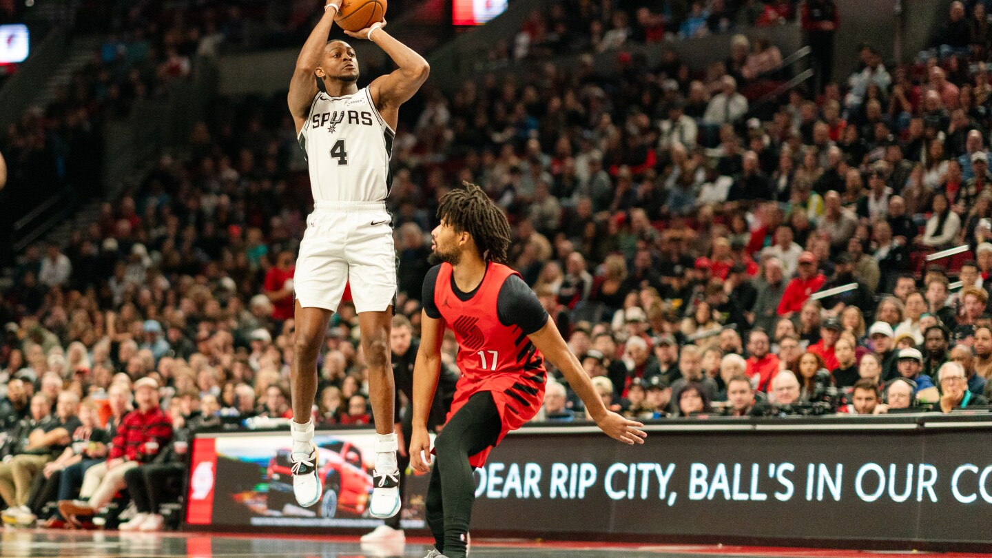 Fox scores 37 points to lead Spurs past Trail Blazers 115-102 in NBA Cup game