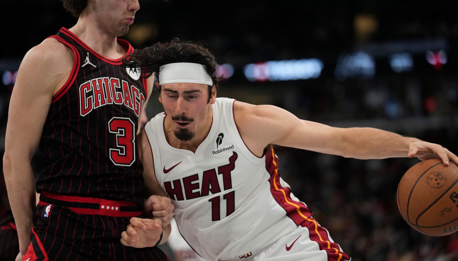 Bulls lack aggression in blowout loss to Heat