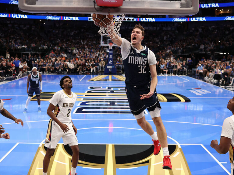 Flagg drops career-high 29 to outduel Queen, lead Mavs to win