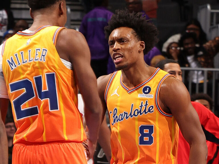 Hornets erase 17-point deficit to end Raptors' 9-game win streak