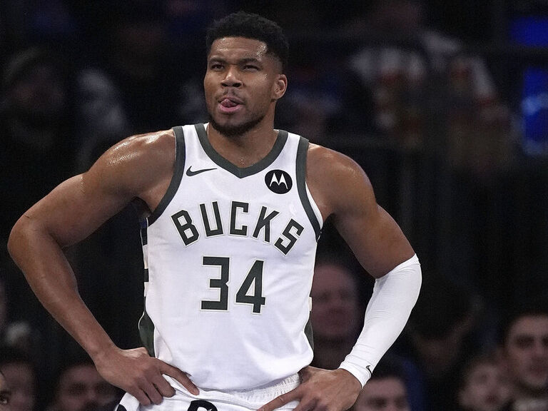 Giannis: No Bucks player should have 'personal agenda' amid 7-game slide