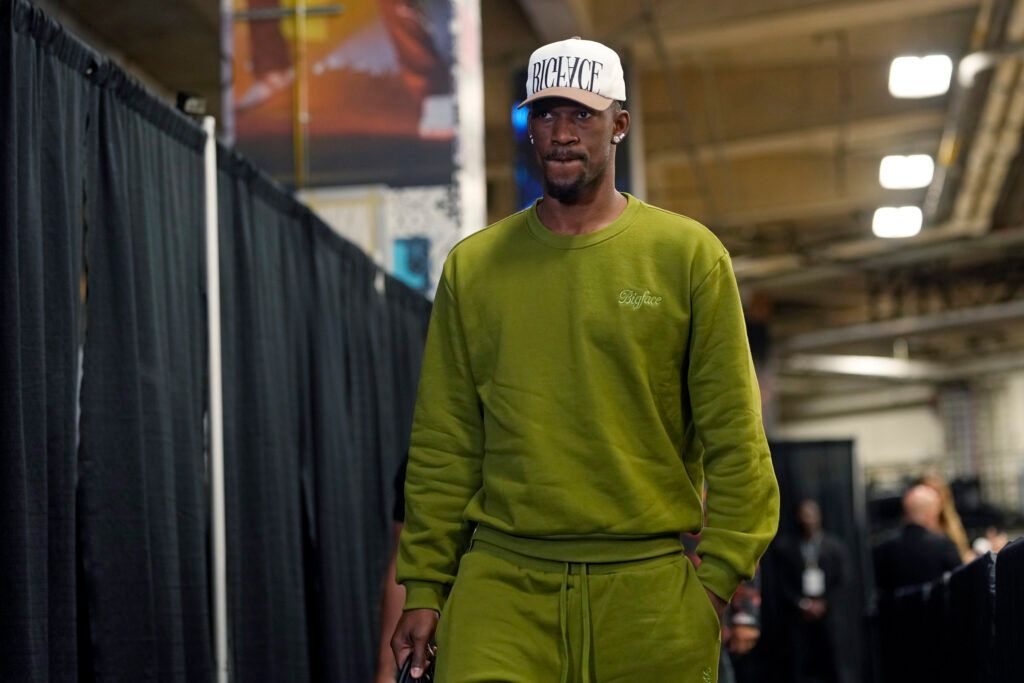 Warriors Star Jimmy Butler Refuses to Shake Hands With Former Heat Teammates in Return to Miami