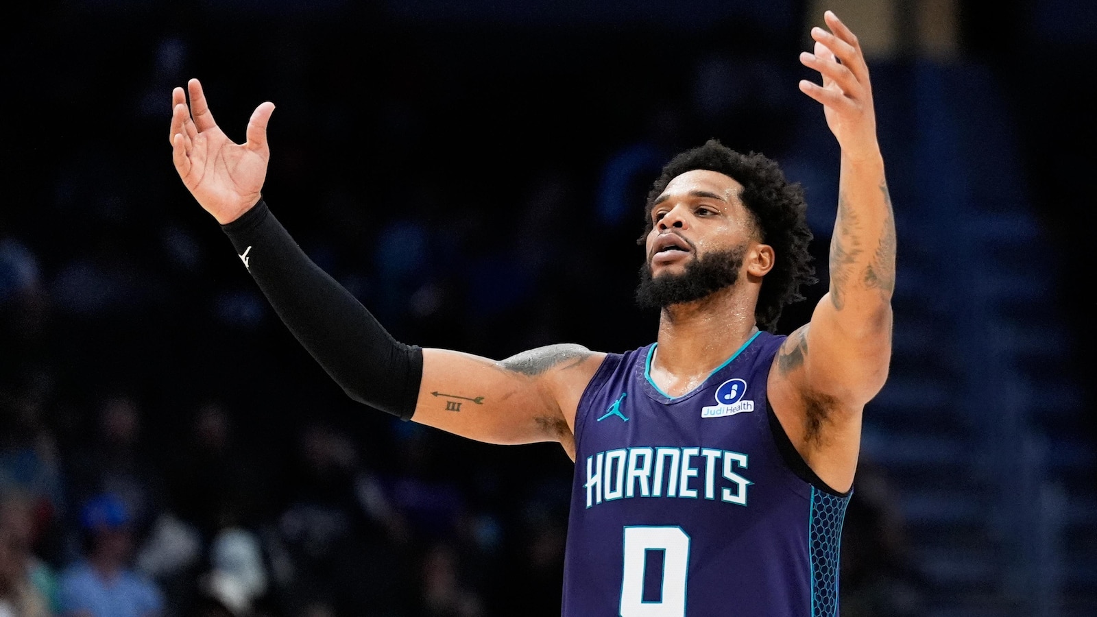 Hornets snap losing streak with 111-100 win over Bucks as Bridges scores 20