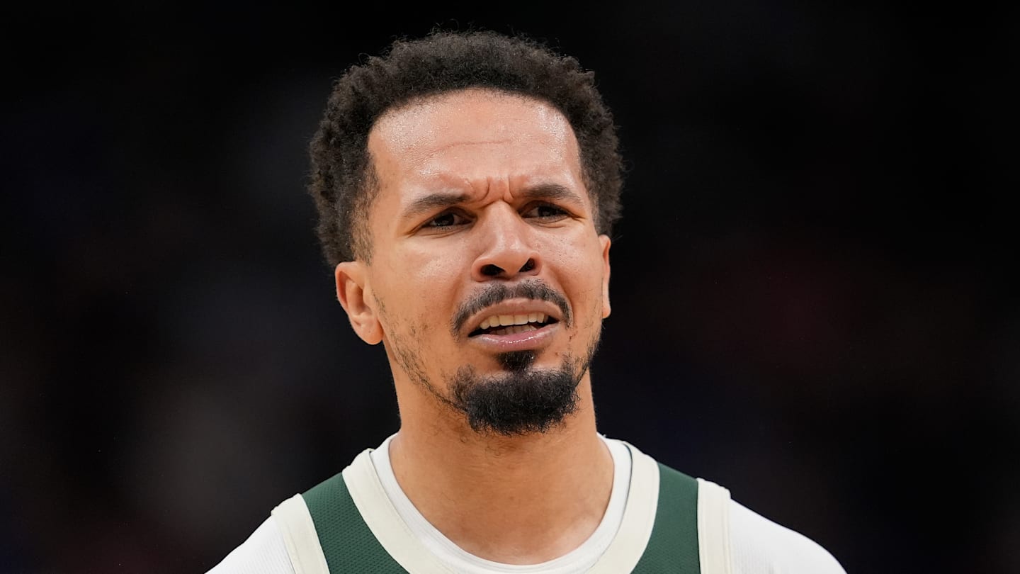 Sacramento Kings v Milwaukee Bucks