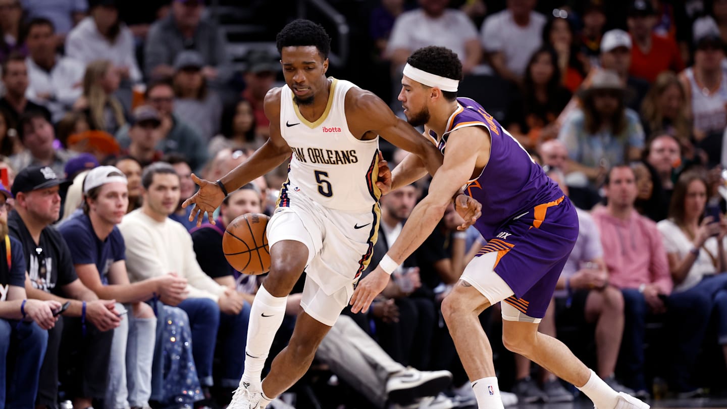 Phoenix Suns guard Devin Booker pokes the ball away from new Orleans Pelicans forward Herbert Jones.
