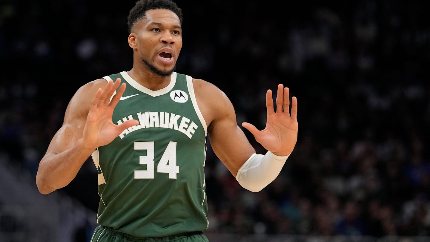 Sacramento Kings v Milwaukee Bucks