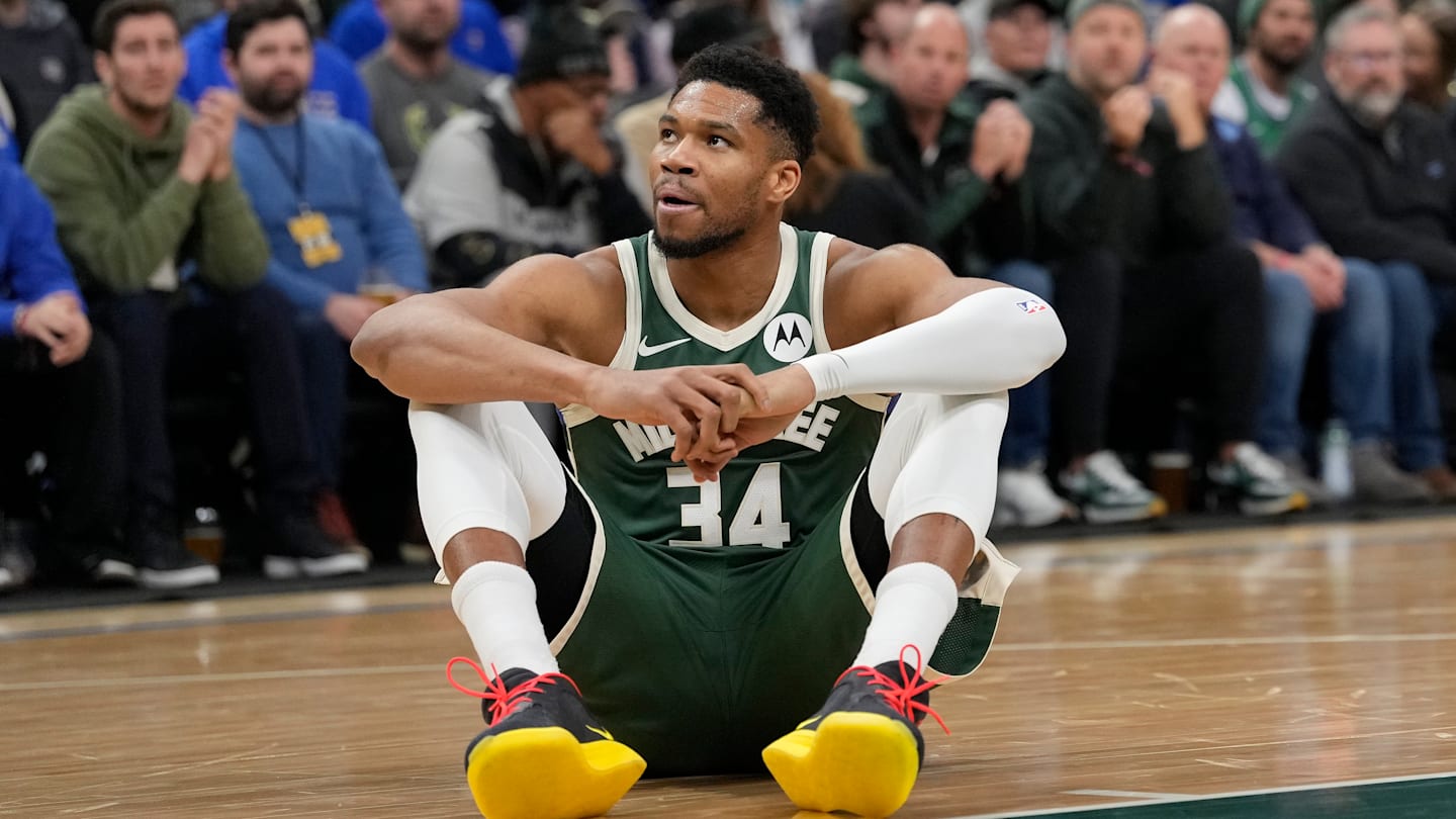 Detroit Pistons v Milwaukee Bucks