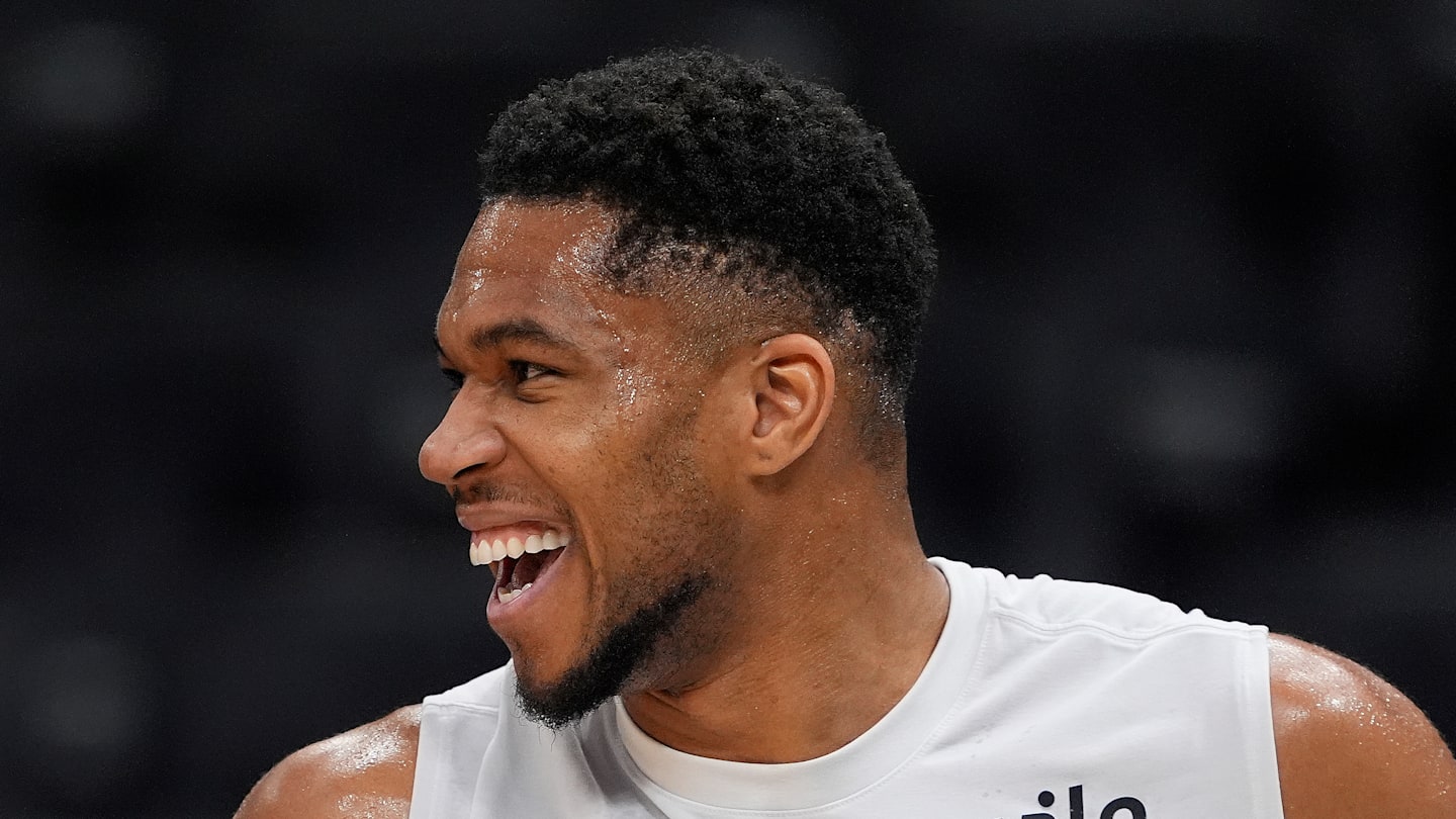 Sacramento Kings v Milwaukee Bucks