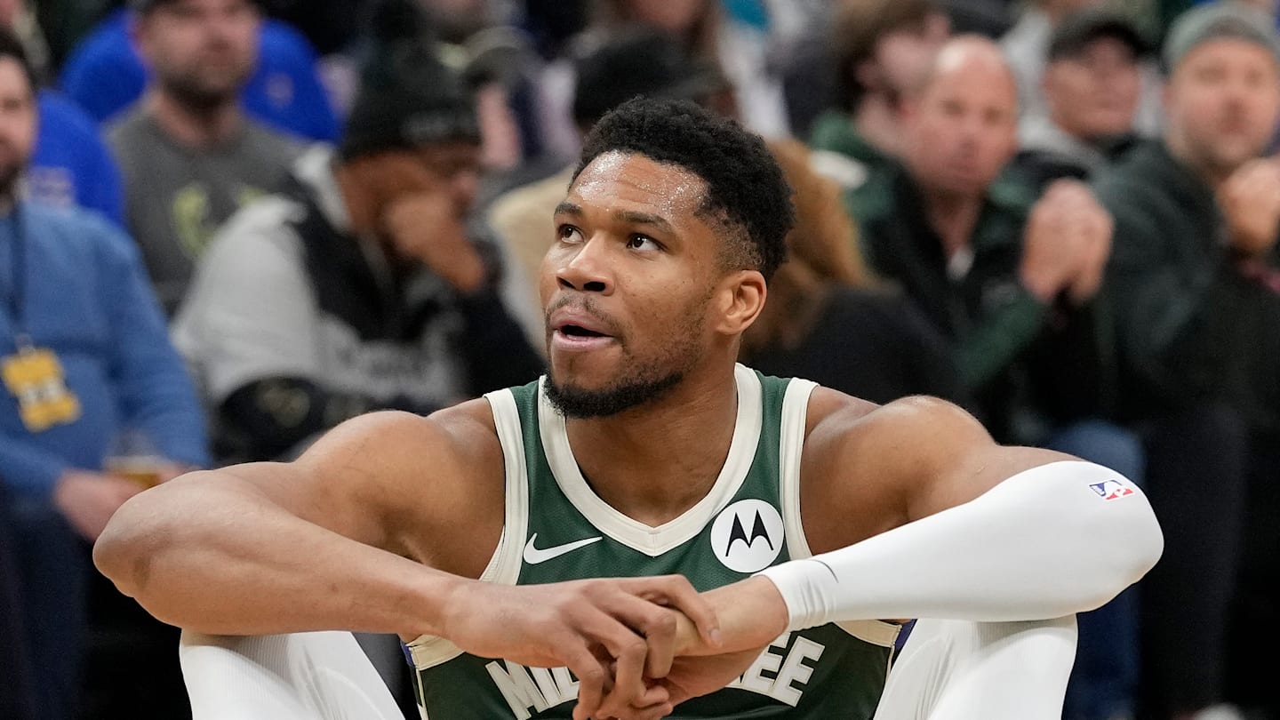 Detroit Pistons v Milwaukee Bucks