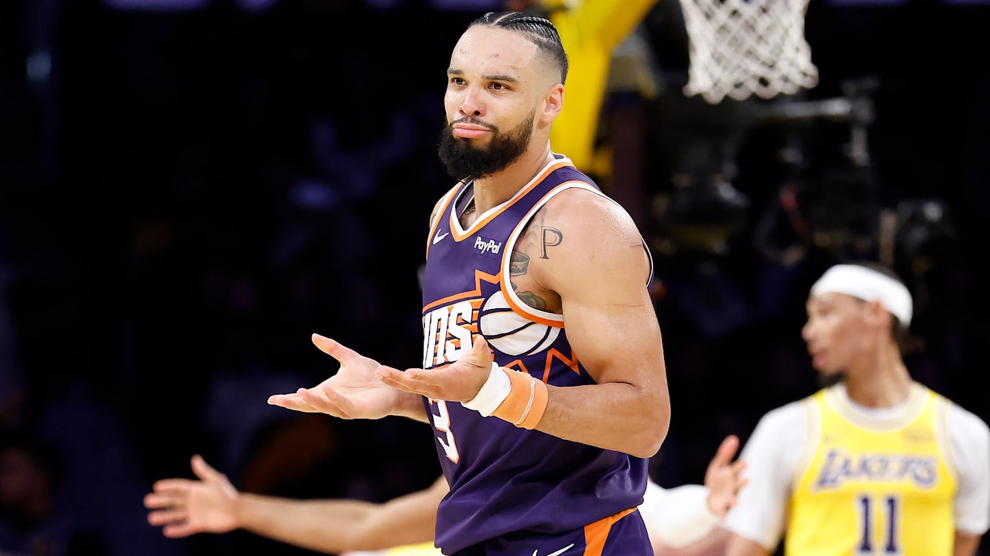 Phoenix Suns v Los Angeles Lakers