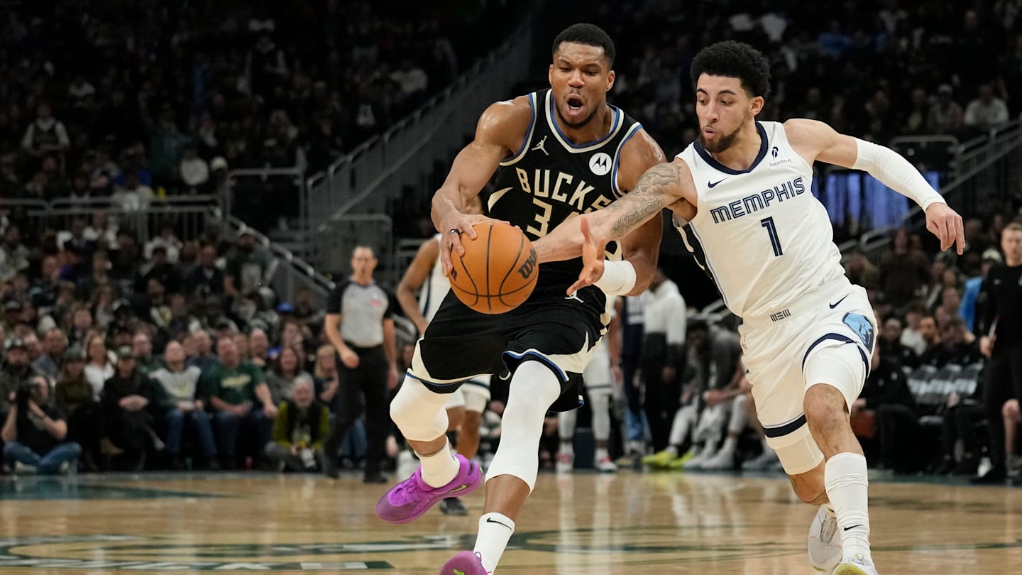 Memphis Grizzlies v Milwaukee Bucks