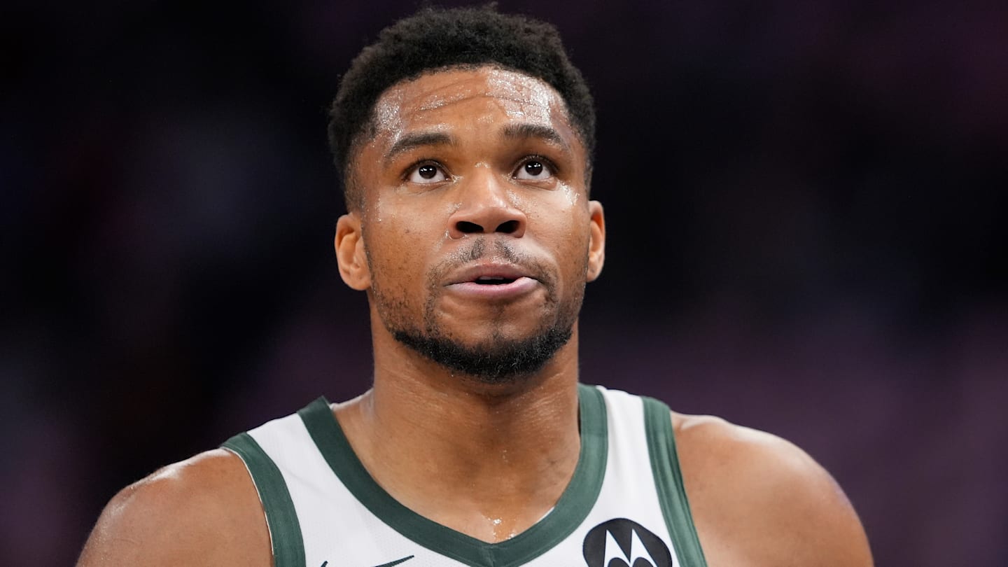 New York Knicks v Milwaukee Bucks