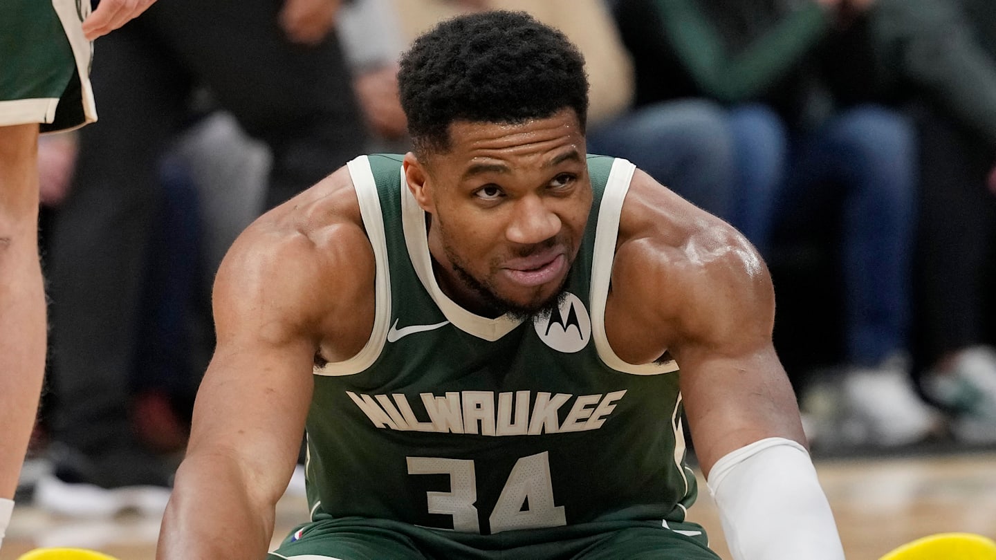 Detroit Pistons v Milwaukee Bucks