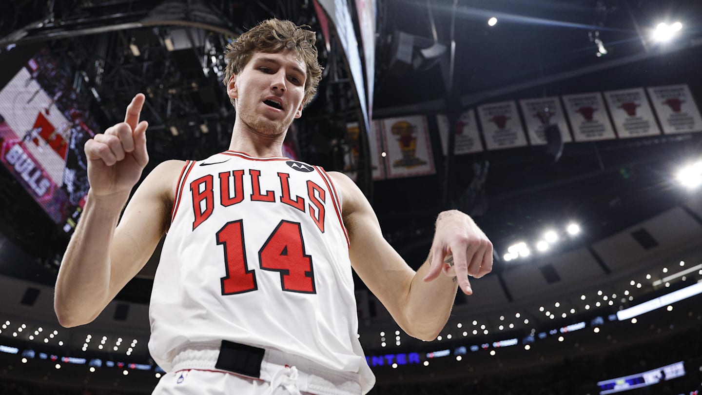Matas Buzelis Has Best Dunk of the Chicago Bulls' Season Against Golden State