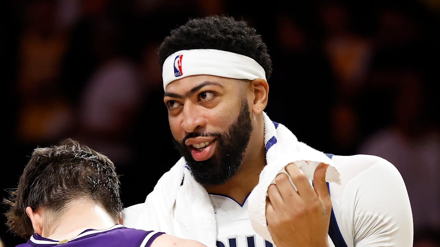 Dallas Mavericks v Los Angeles Lakers