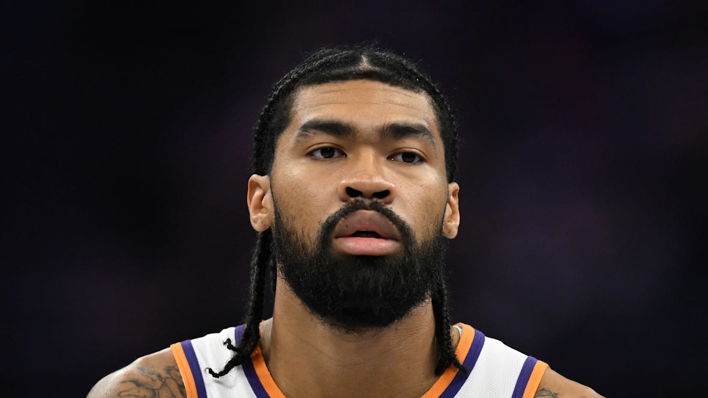 Phoenix Suns v Sacramento Kings